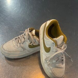 Nike White and Green Casual Sneakers